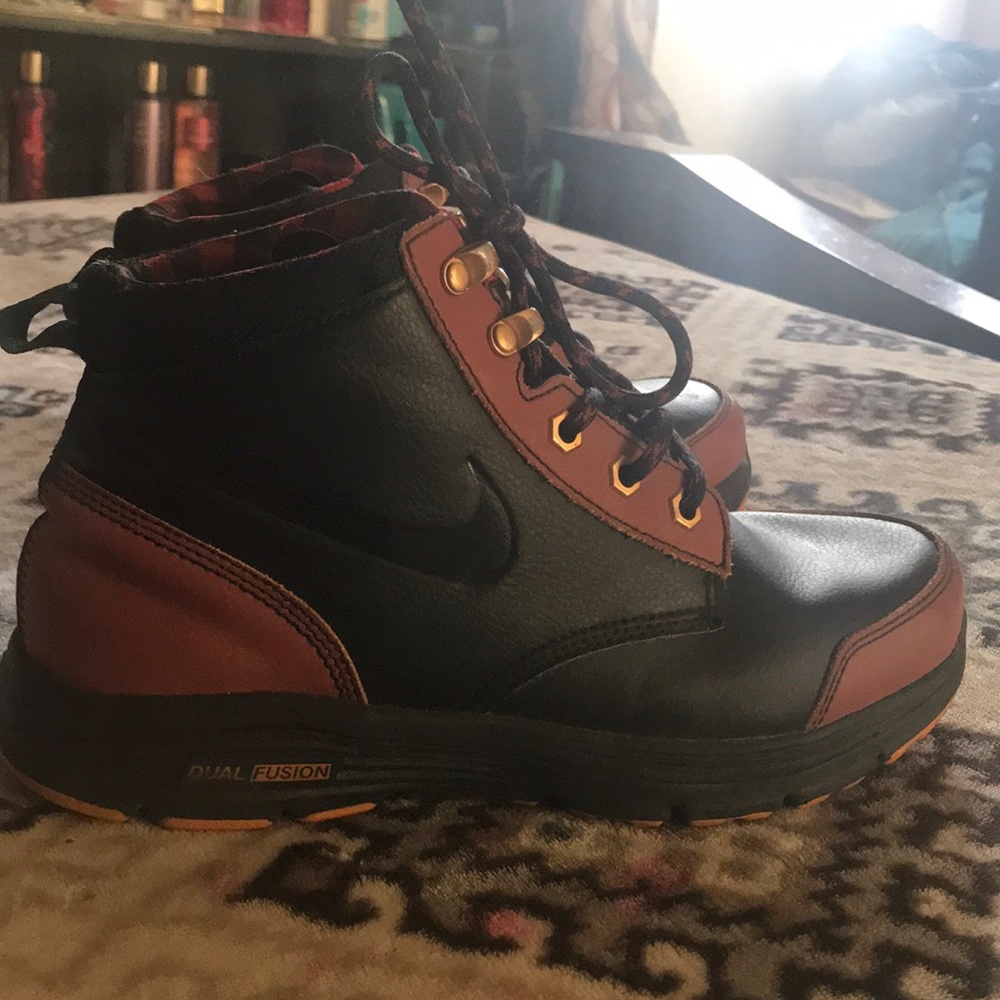 Nike ACG boots